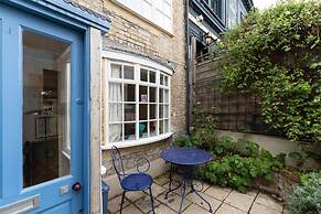 Host Stay The Beams at Frederick Gardens