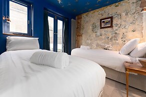 Host Stay The Beams at Frederick Gardens