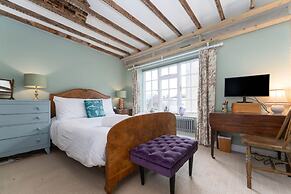 Host Stay The Beams at Frederick Gardens