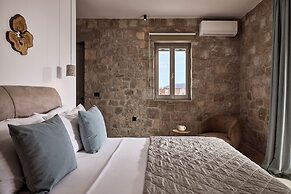 Kedros Milos Suites
