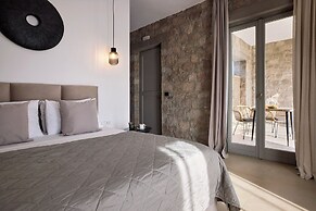 Kedros Milos Suites