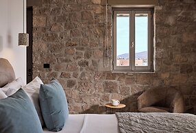 Kedros Milos Suites