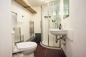 higgihaus 107 Sleeps 4  Monday - Friday