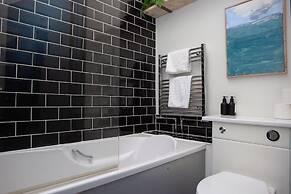 higgihaus 107 Sleeps 4  Monday - Friday