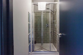 higgihaus 107 Sleeps 4  Monday - Friday