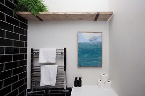 higgihaus 107 Sleeps 4  Monday - Friday