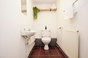 higgihaus 107 Sleeps 4  Monday - Friday