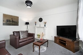 2-bed Flat, Wishaw, Free Parking, Family-friendly