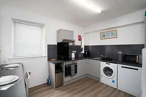 Wishaw-2bedapartment-freeparking-familyfriendly
