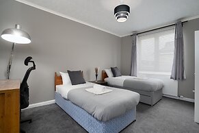 2-bed Flat, Wishaw, Free Parking, Family-friendly