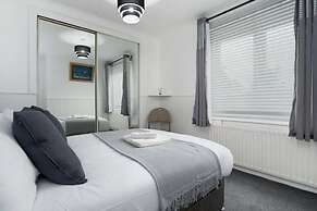 2-bed Flat, Wishaw, Free Parking, Family-friendly