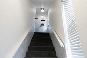 2-bed Flat, Wishaw, Free Parking, Family-friendly