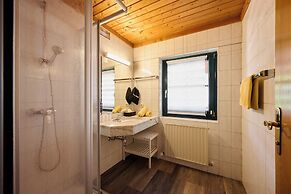 Boutique house happYellow