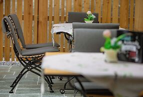 Boutique house happYellow