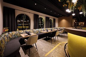 Boutique house happYellow