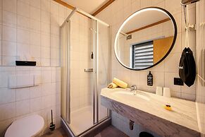 Boutique house happYellow