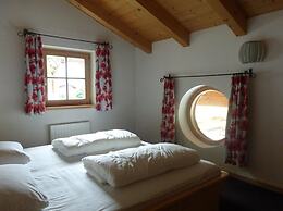 Quiet Chalet With Sauna in Konigsleiten