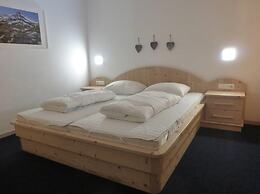 Quiet Chalet With Sauna in Konigsleiten