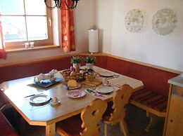 Quiet Chalet With Sauna in Konigsleiten