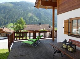 Quiet Chalet With Sauna in Konigsleiten