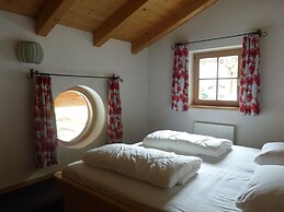 Quiet Chalet With Sauna in Konigsleiten