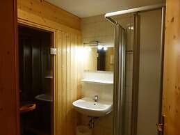 Quiet Chalet With Sauna in Konigsleiten