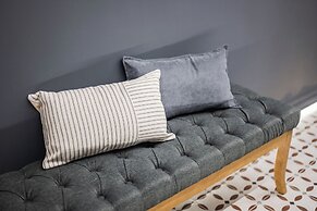 Emilia Suite Academy