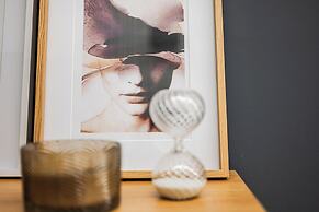 Emilia Suite Academy