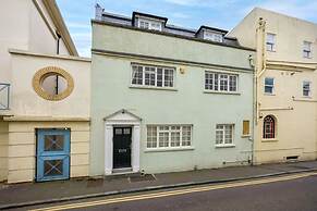 Host Stay Sillwood Seafront