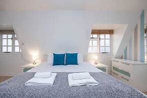 Host Stay Sillwood Seafront