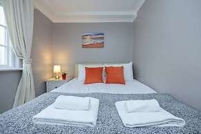 Host Stay Sillwood Seafront