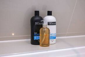 Host Stay Sillwood Seafront