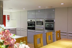 Host Stay Sillwood Seafront