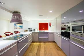 Host Stay Sillwood Seafront