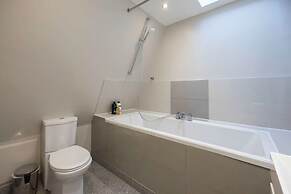 Host Stay Sillwood Seafront