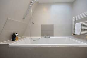 Host Stay Sillwood Seafront