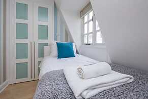 Host Stay Sillwood Seafront