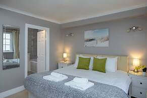 Host Stay Sillwood Seafront