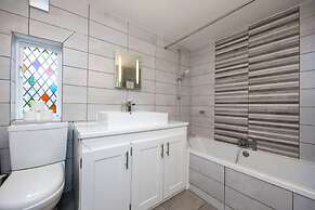 Host Stay Sillwood Seafront