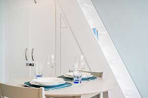 Host Stay Blue Bolthole on Vicarage Lane