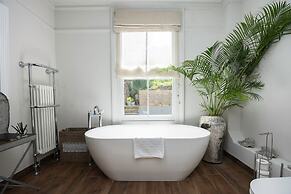 Host Stay The Walpole House
