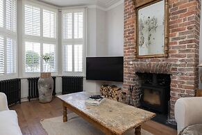 Host Stay The Walpole House
