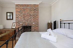 Host Stay The Walpole House