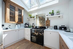 Host Stay The Walpole House