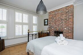 Host Stay The Walpole House