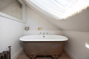 Host Stay The Walpole House