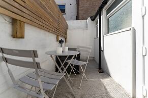 Host Stay The Navy at Frederick Gardens