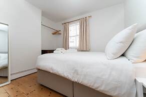 Host Stay The Navy at Frederick Gardens