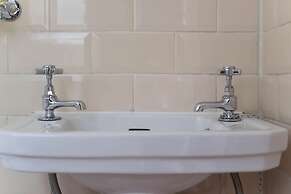 Host Stay The Navy at Frederick Gardens