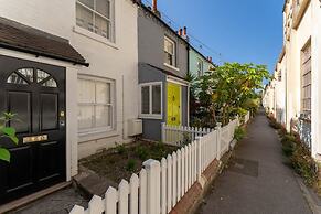 Host Stay The Navy at Frederick Gardens